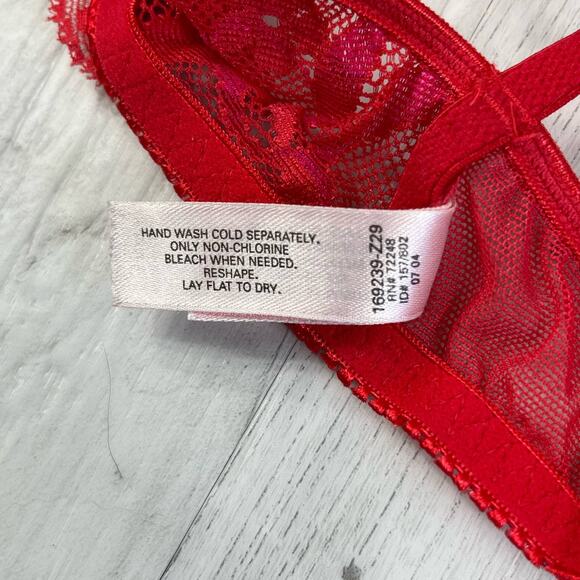 Victorias Secret Red Lace Padded Underwire Front Close Adjustable Strap Bra 36B - Picture 10 of 10